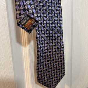 True Forum Purple‎ and Grey/Silver Silk Geometric Necktie